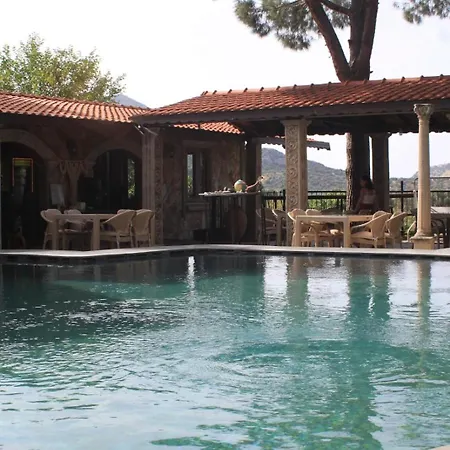 فندق Atillas Getaway 3*