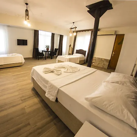 Atillas Getaway فندق