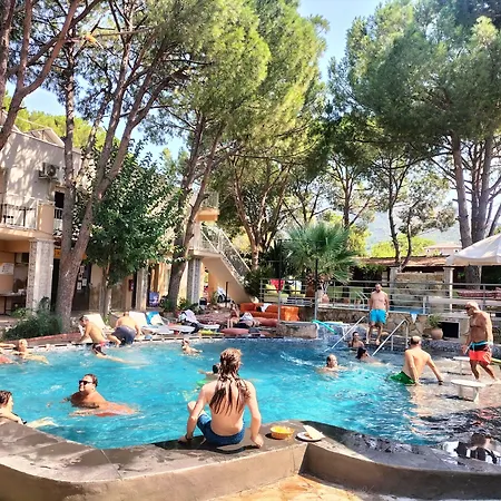 فندق Atillas Getaway 3*