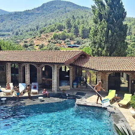 فندق Atillas Getaway
