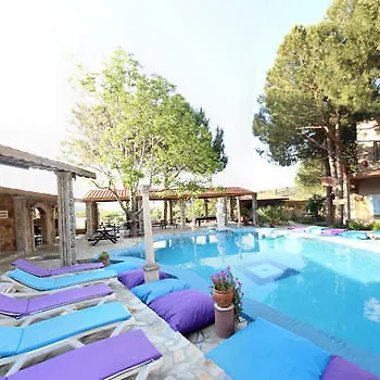 Atillas Getaway מלון 3*