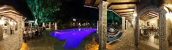 Atillas Getaway מלון 3*