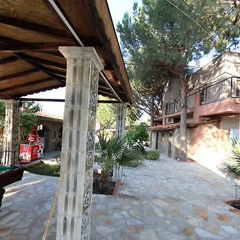 Atillas Getaway מלון 3*