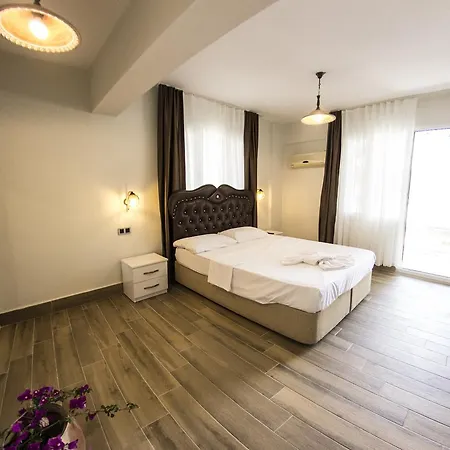 Atillas Getaway מלון