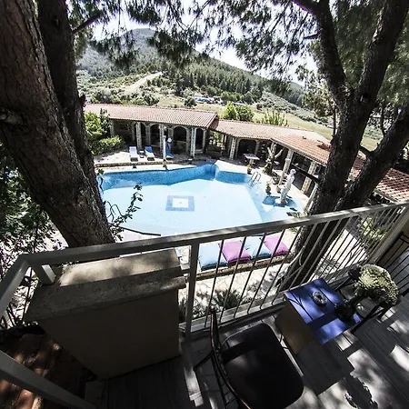 Отель Atillas Getaway 3*